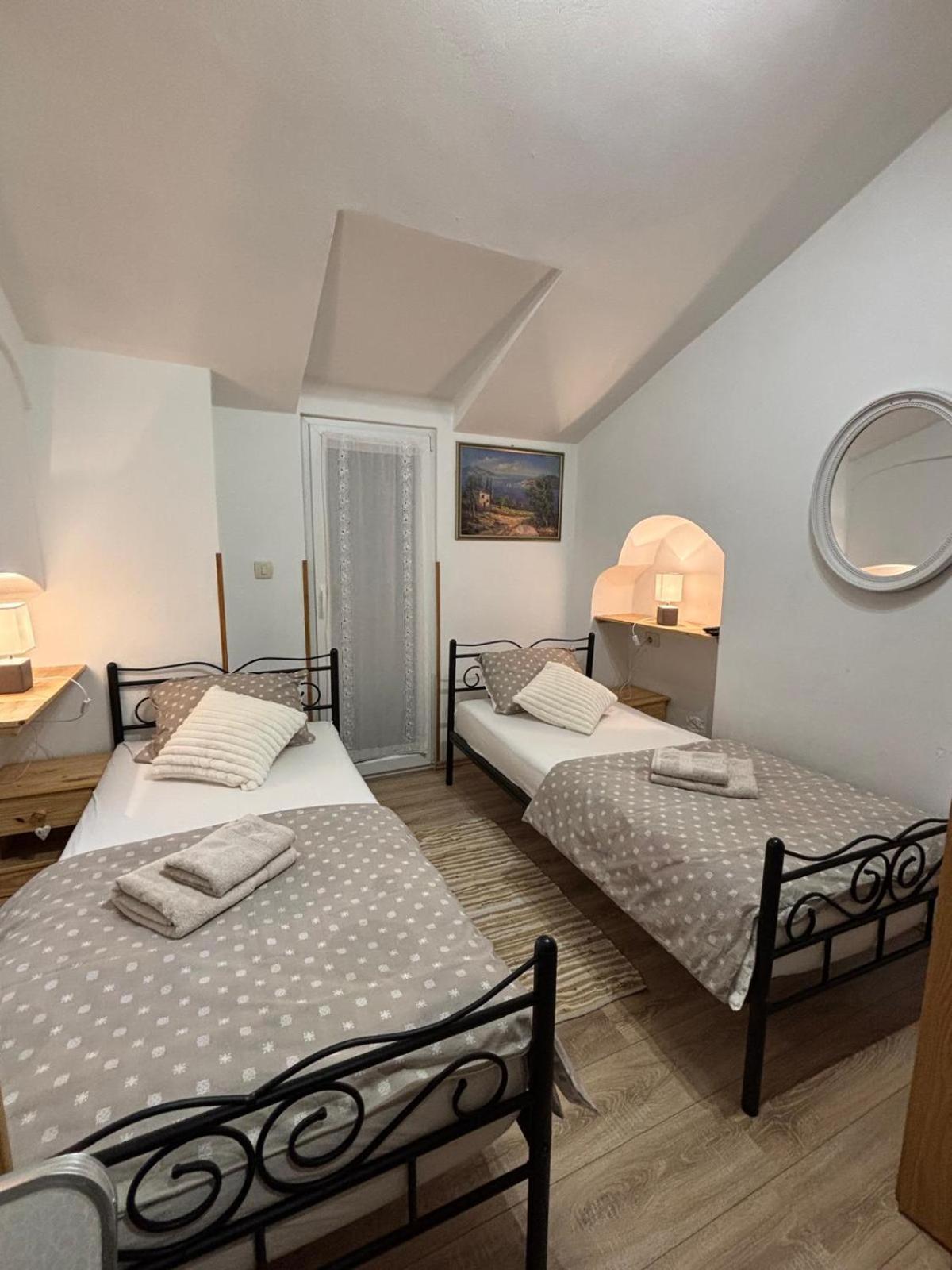 Antonia & Arian Apartment Roc Bagian luar foto